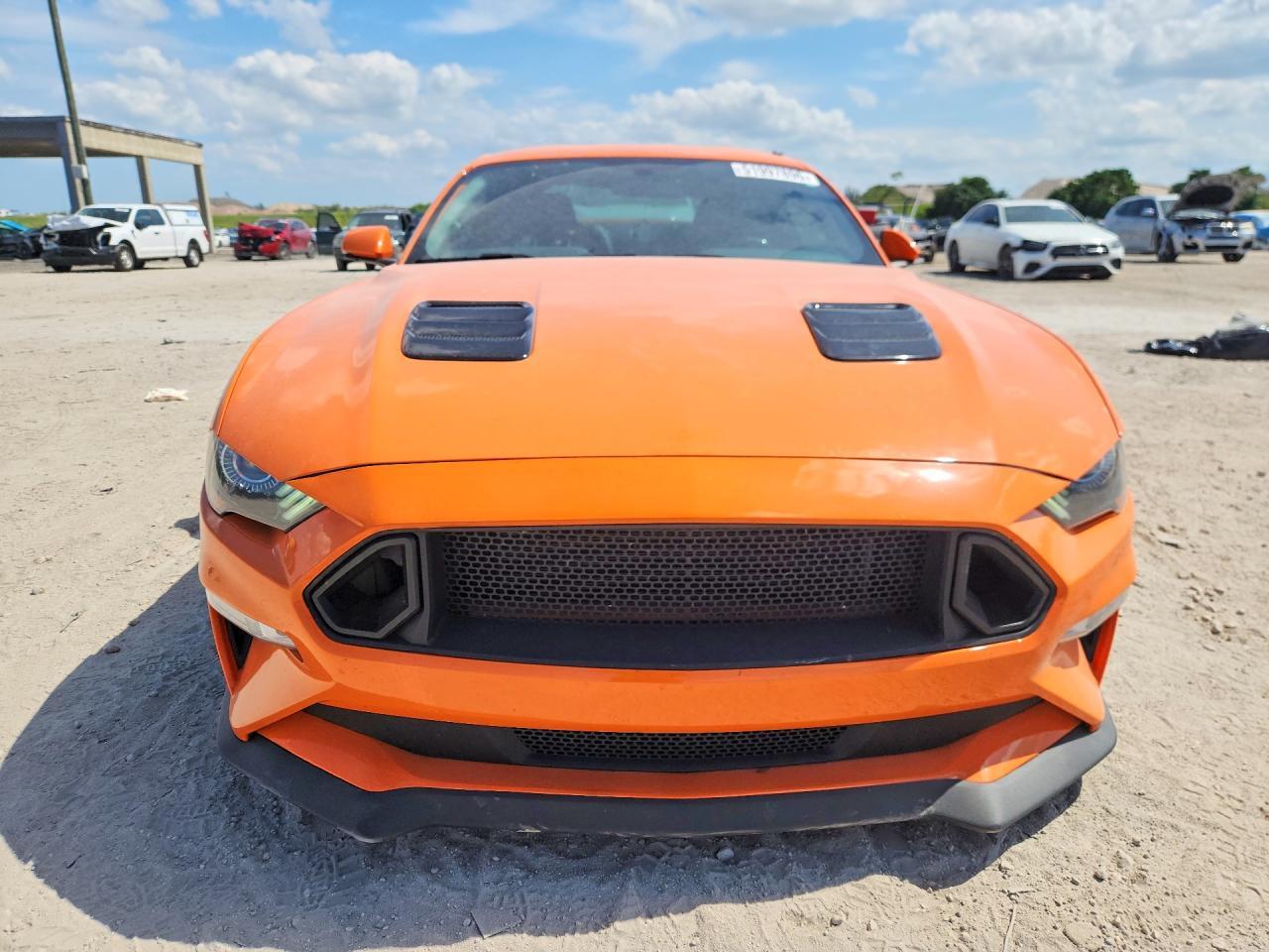 2020 Ford Mustang Gt - Фото 5