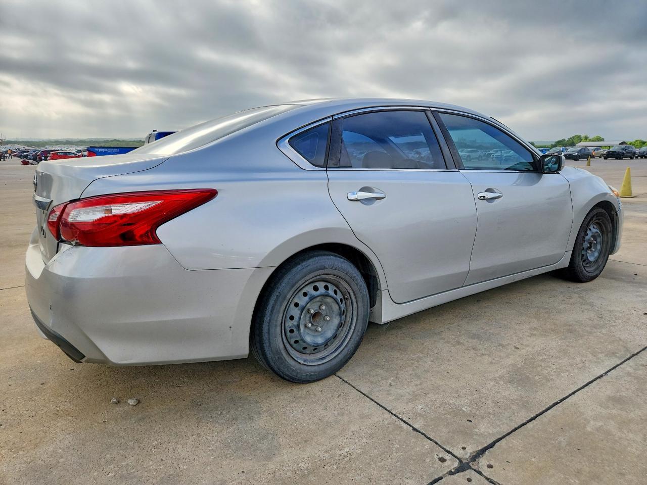 2017 Nissan Altima 2.5 - Image 4