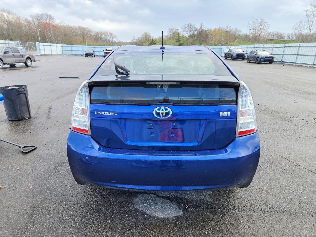 2011 Toyota Prius Two - Фото 6