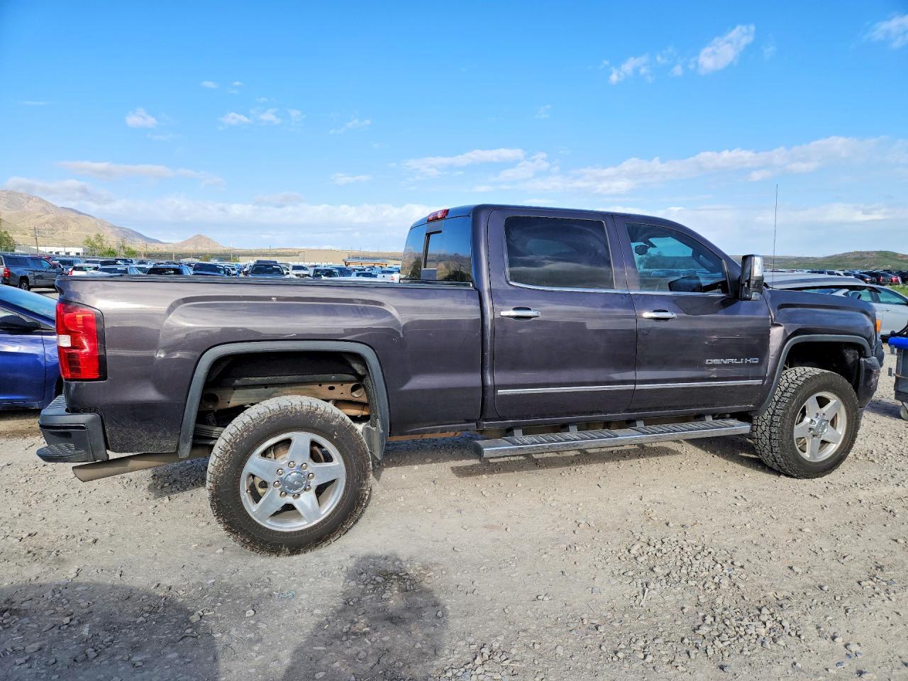 2015 GMC Sierra K2500 Denali - Image 3