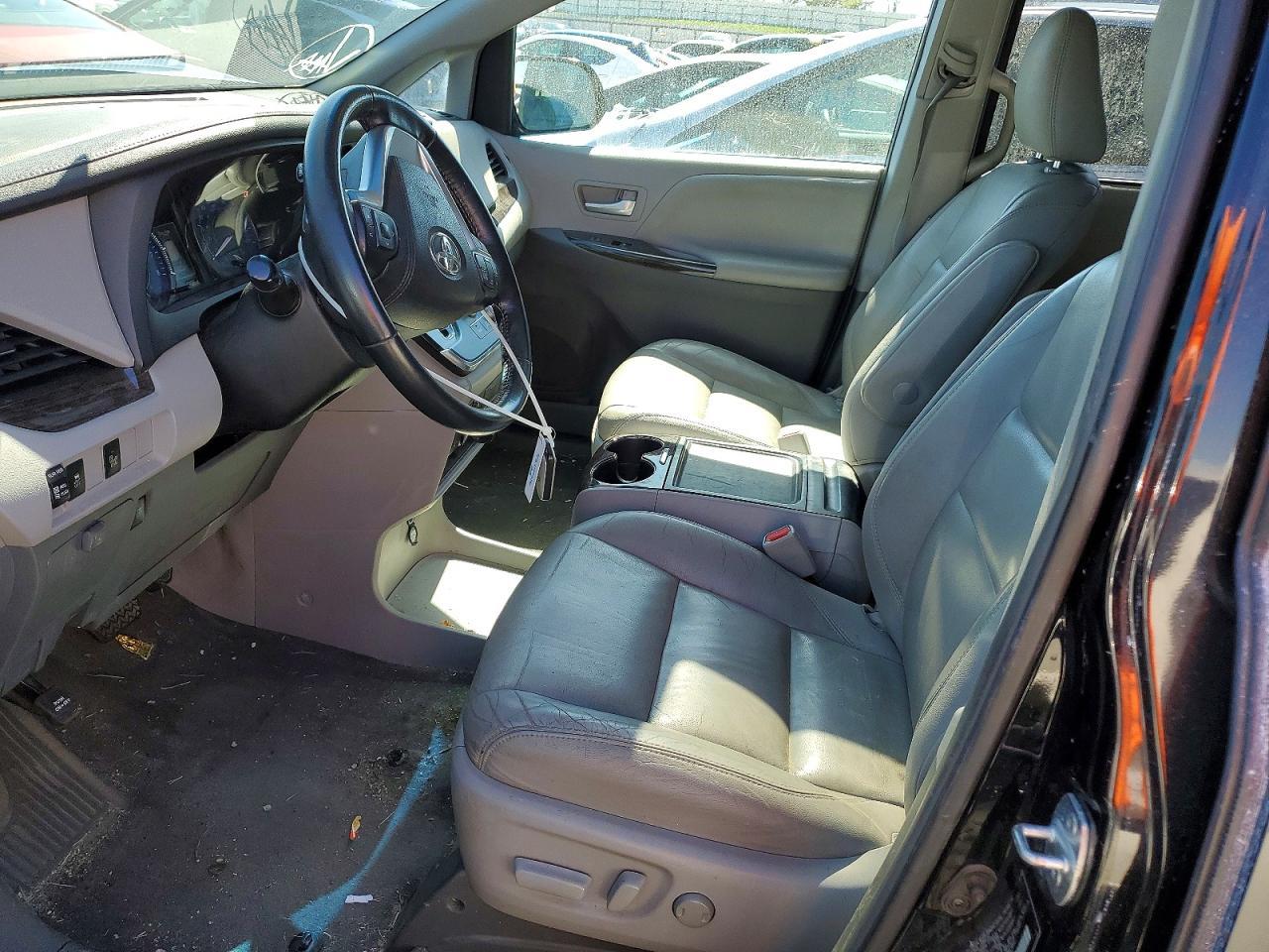 2016 Toyota Sienna Xle 8-Passenger - Image 7
