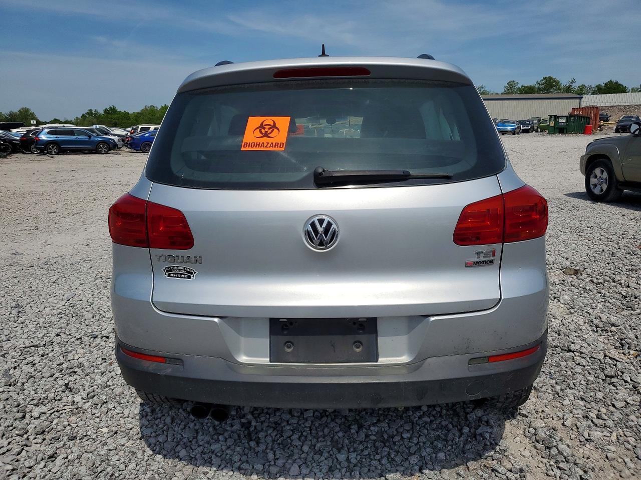 2016 Volkswagen Tiguan S - Image 6
