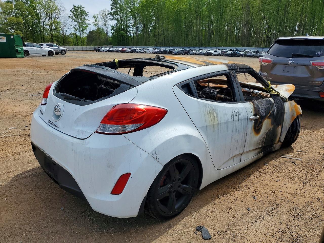 2013 Hyundai Veloster Base - Фото 3