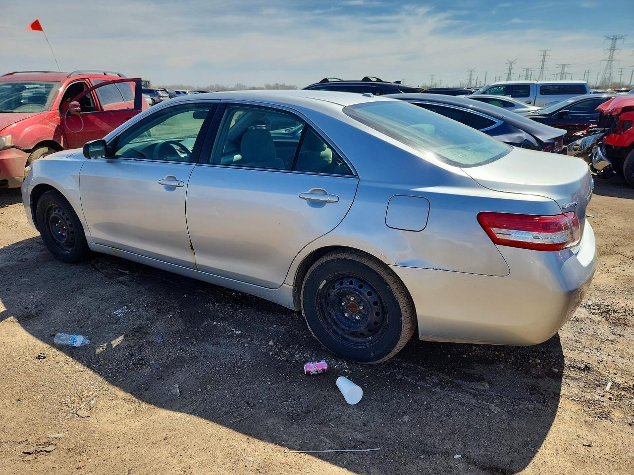 2010 Toyota Camry Le - Фото 2