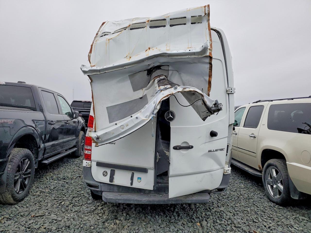 2016 Mercedes Benz Sprinter 2500 Utility / Service Van - Image 6