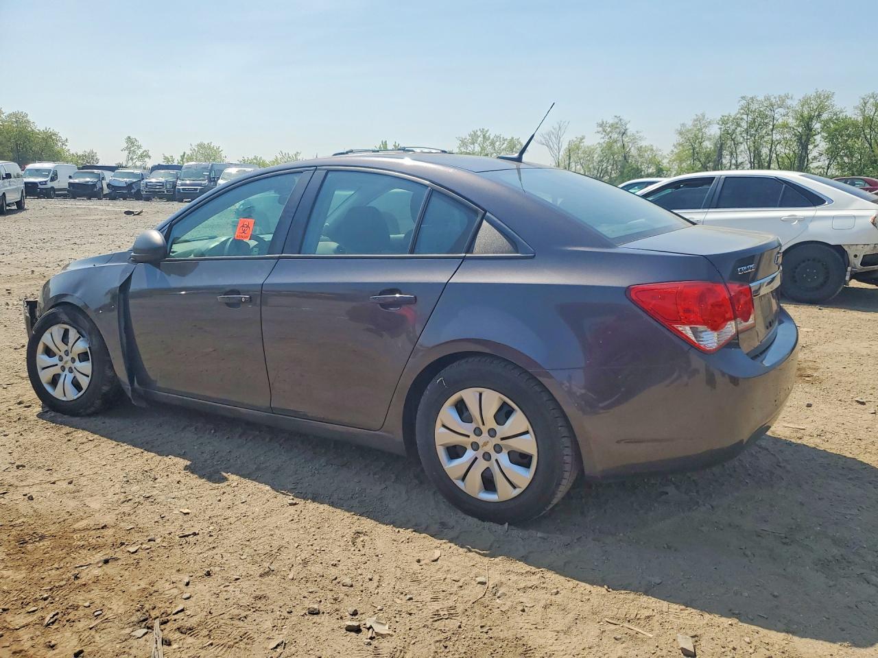 2014 Chevrolet Cruze Ls - Image 2