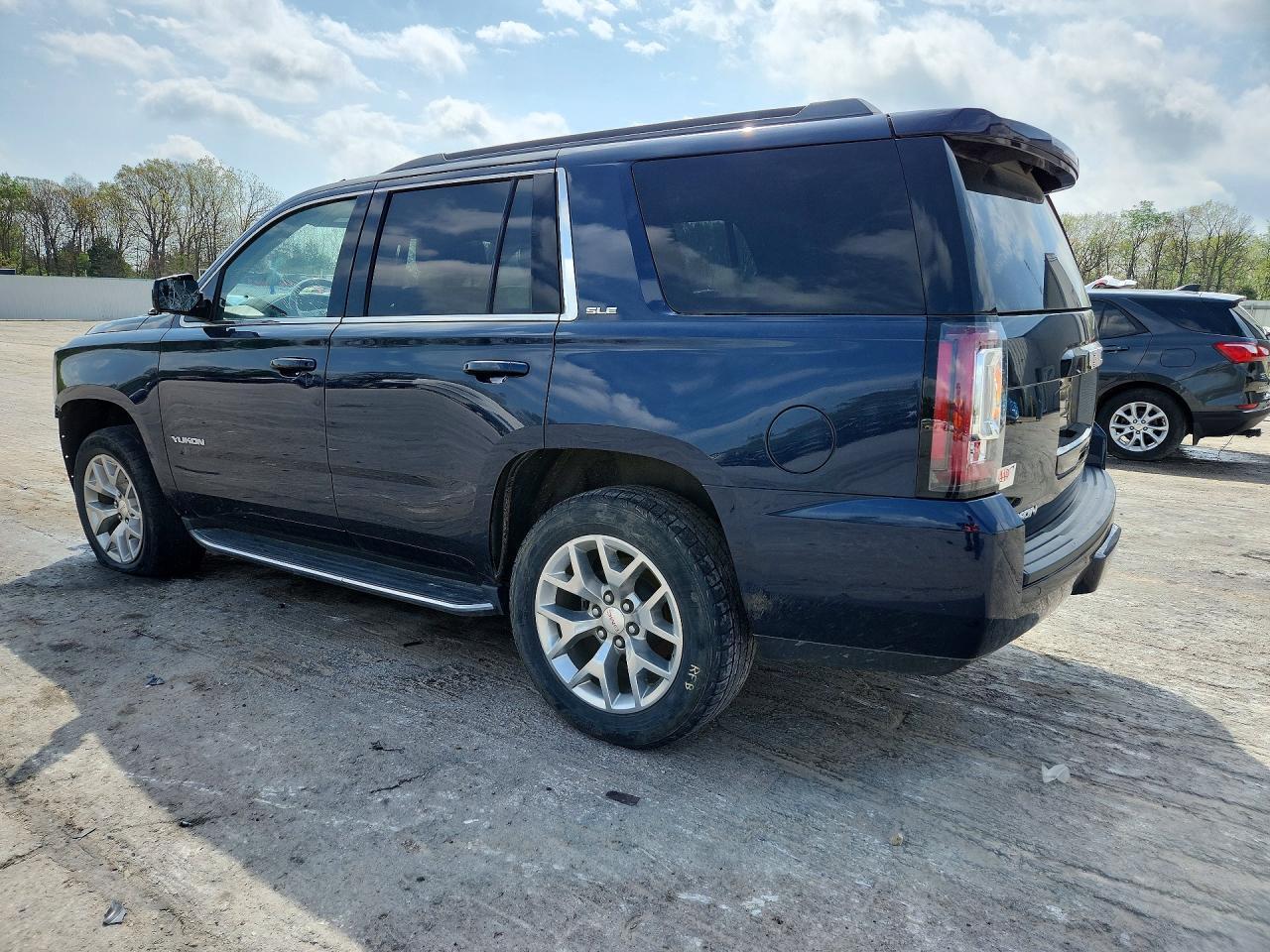 2017 GMC Yukon Sle - Image 2