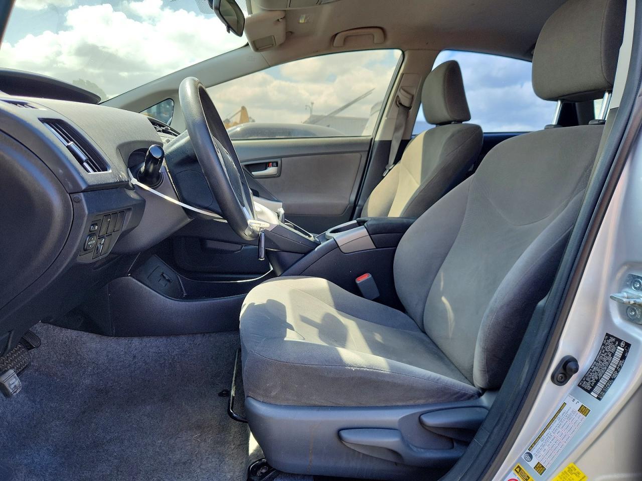 2015 Toyota Prius Two - Фото 7