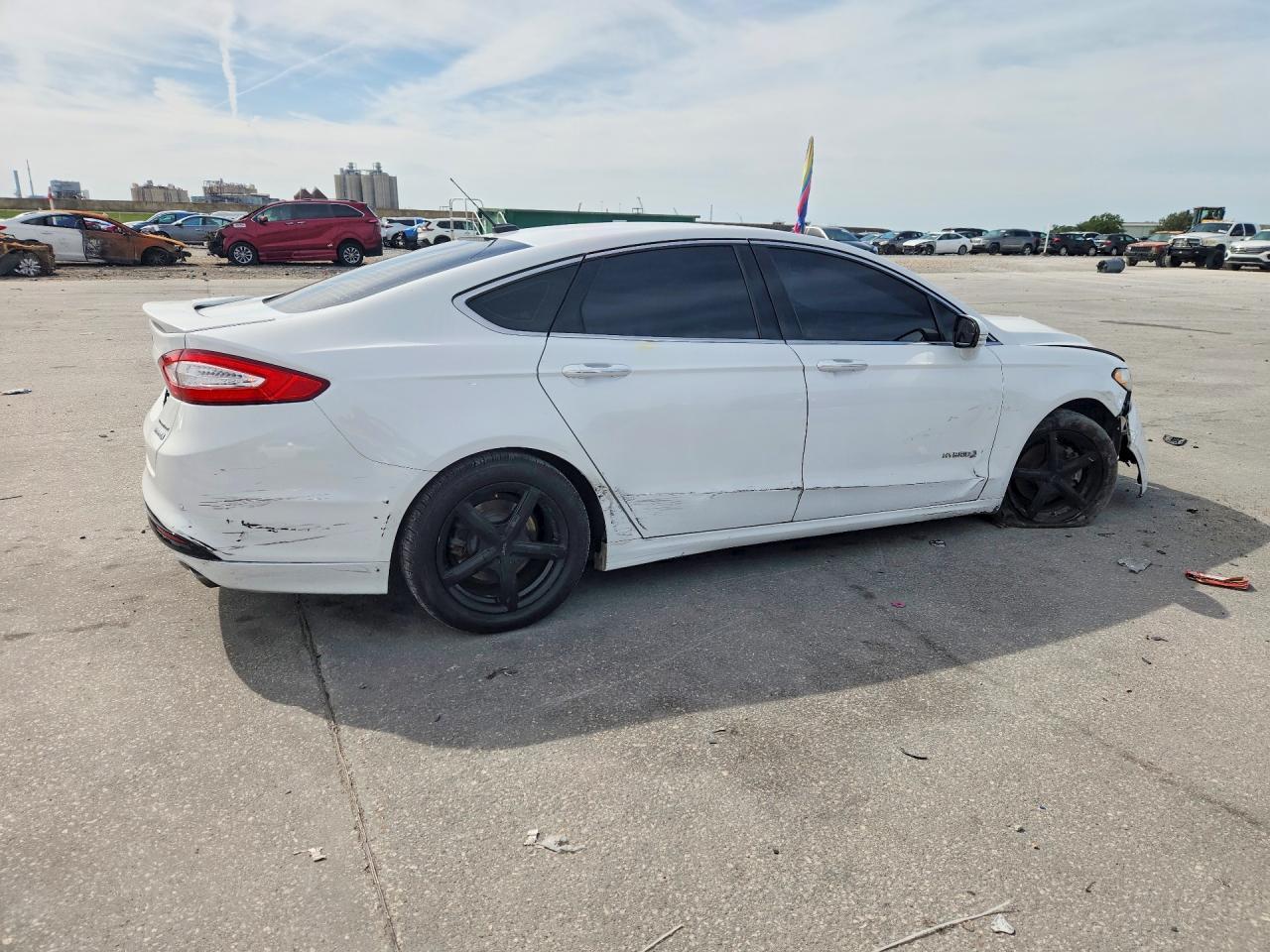 2015 Ford Fusion Titanium Hev - Фото 3
