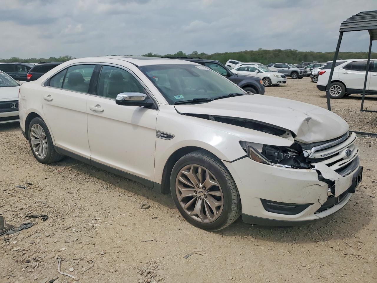 2019 Ford Taurus Limited - Image 4