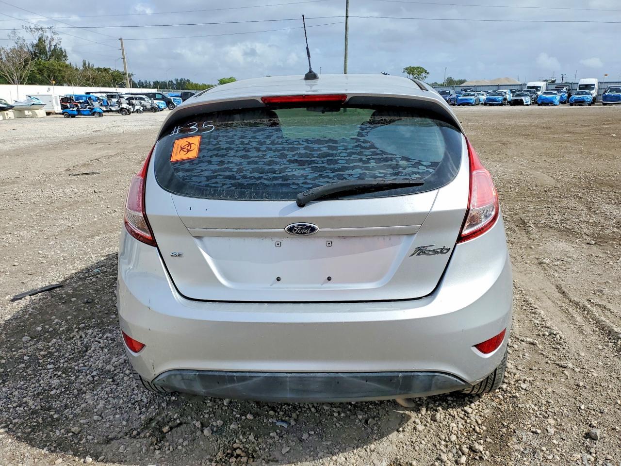 2015 Ford Fiesta Se - Фото 6