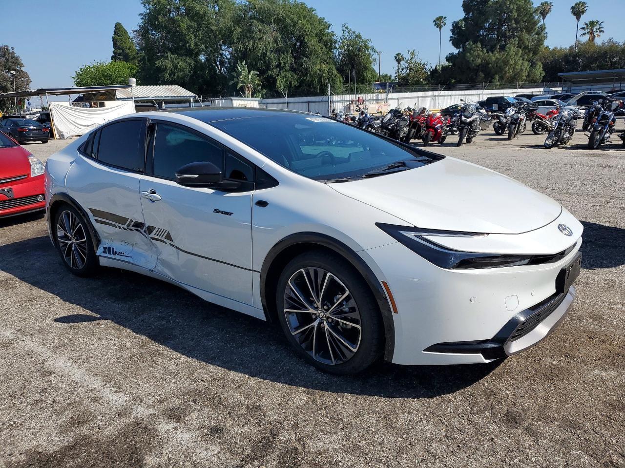 2024 Toyota Prius Xle - Image 4