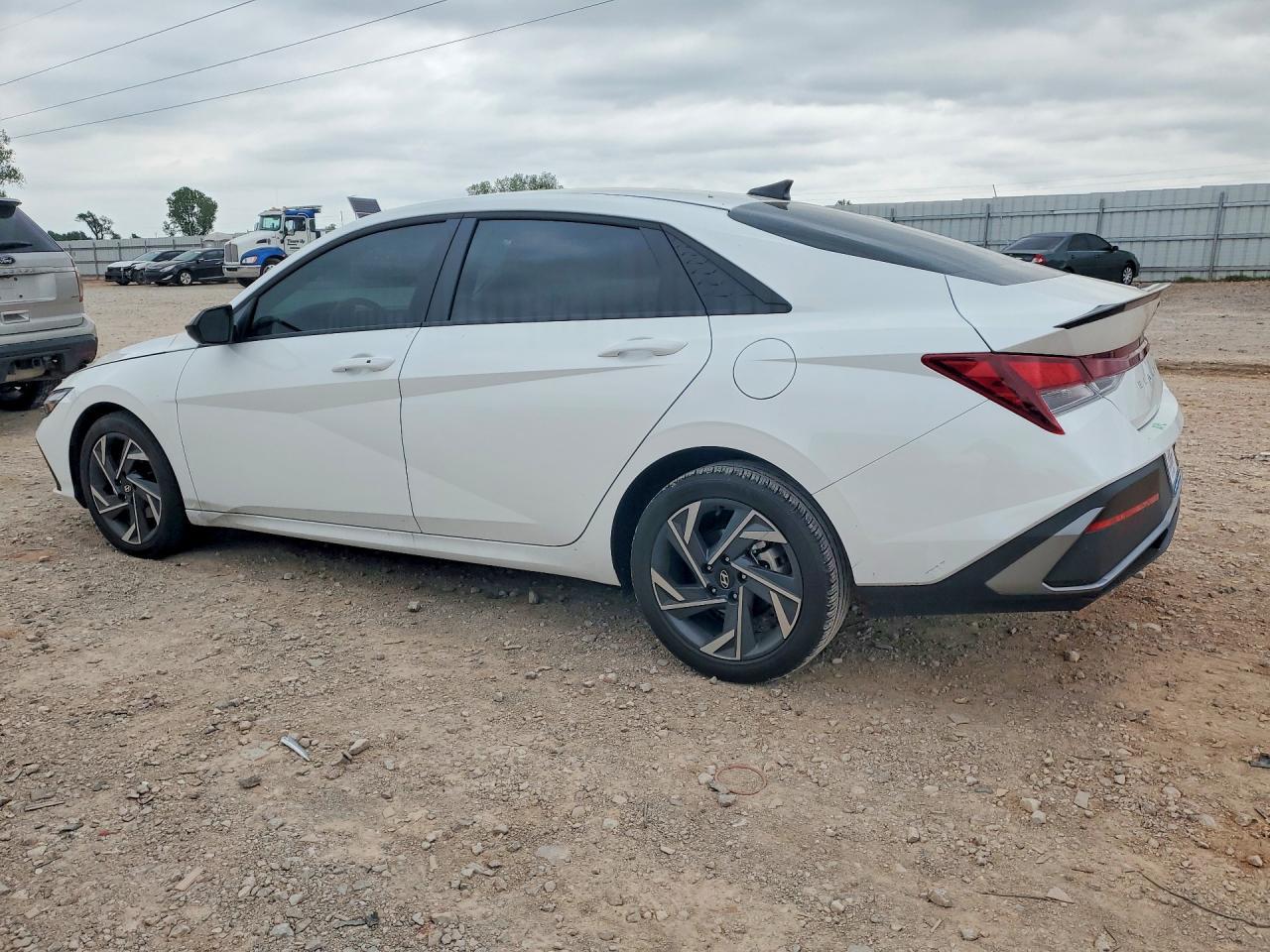 2025 Hyundai Elantra Sel Sport - Фото 2