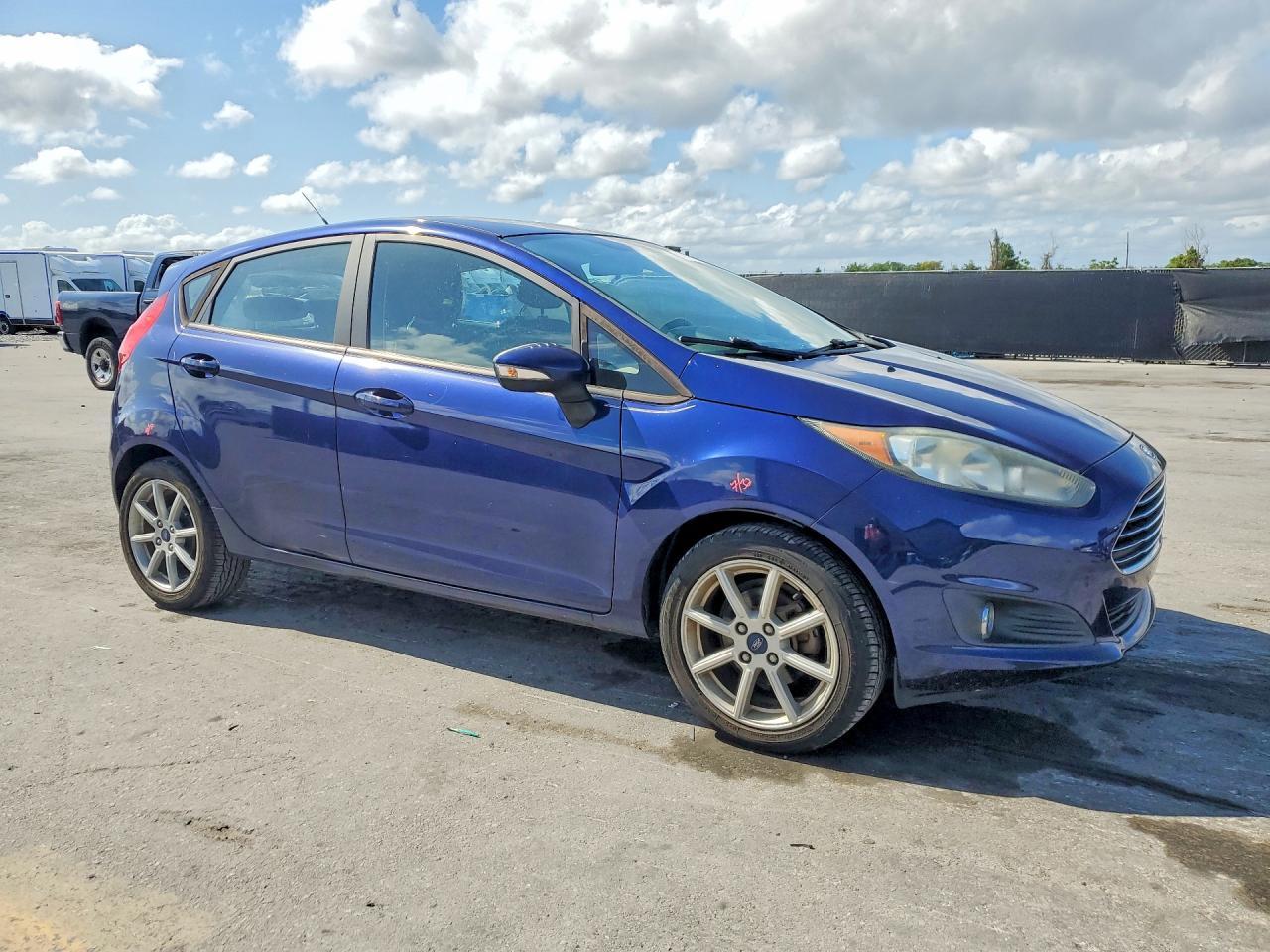 2016 Ford Fiesta Se - Фото 4