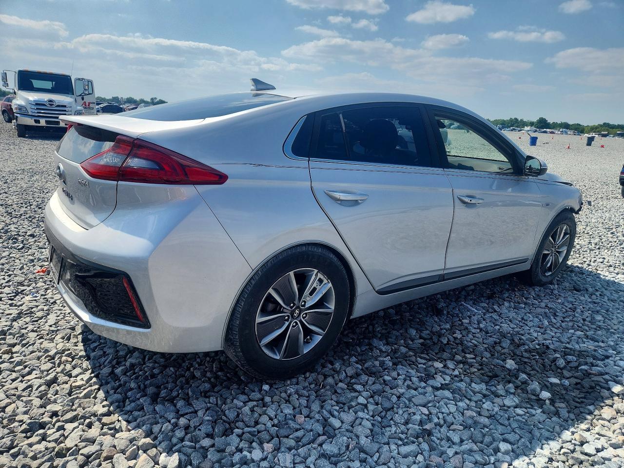 2019 Hyundai Ioniq Limited - Image 3
