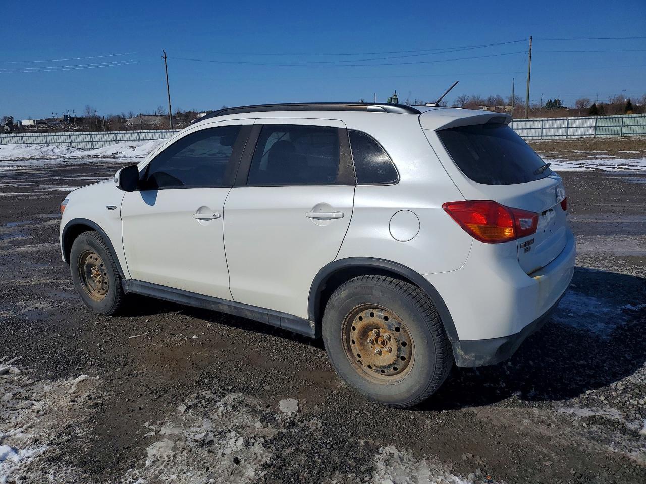 2016 Mitsubishi Rvr - Image 2