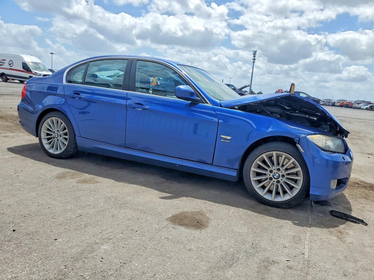 2011 BMW 335 Xi - Фото 4