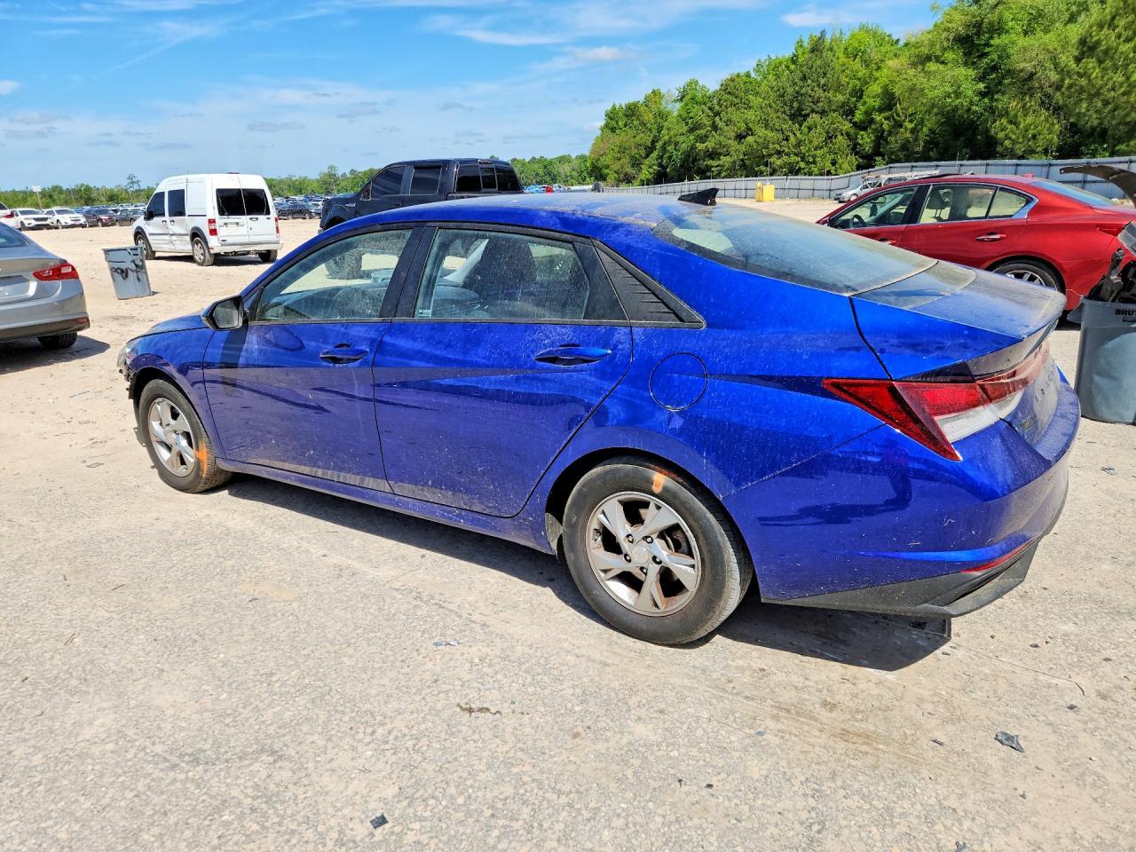 2021 Hyundai Elantra Se - Image 2