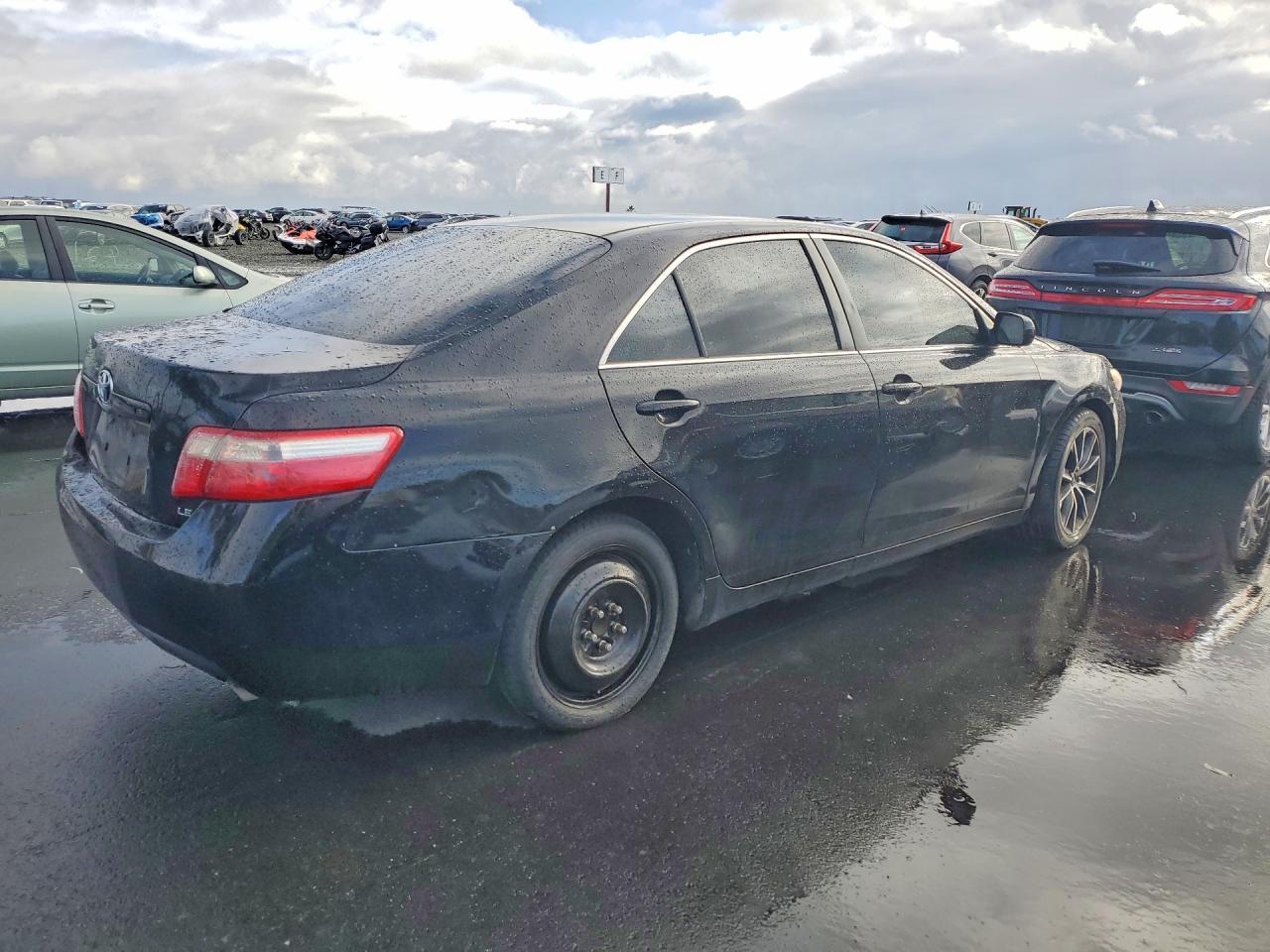 2009 Toyota Camry Le - Фото 3