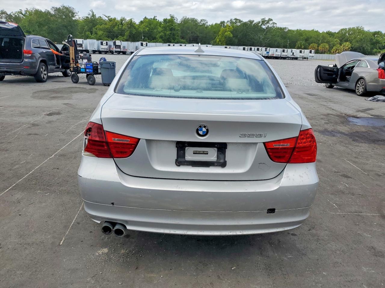 2010 BMW 328 I - Фото 6