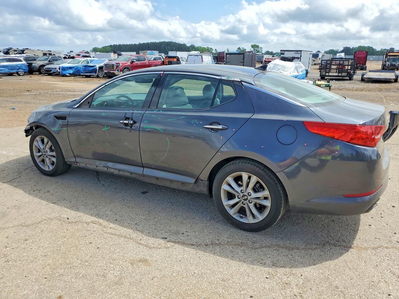 2011 Kia Optima Ex - Image 2