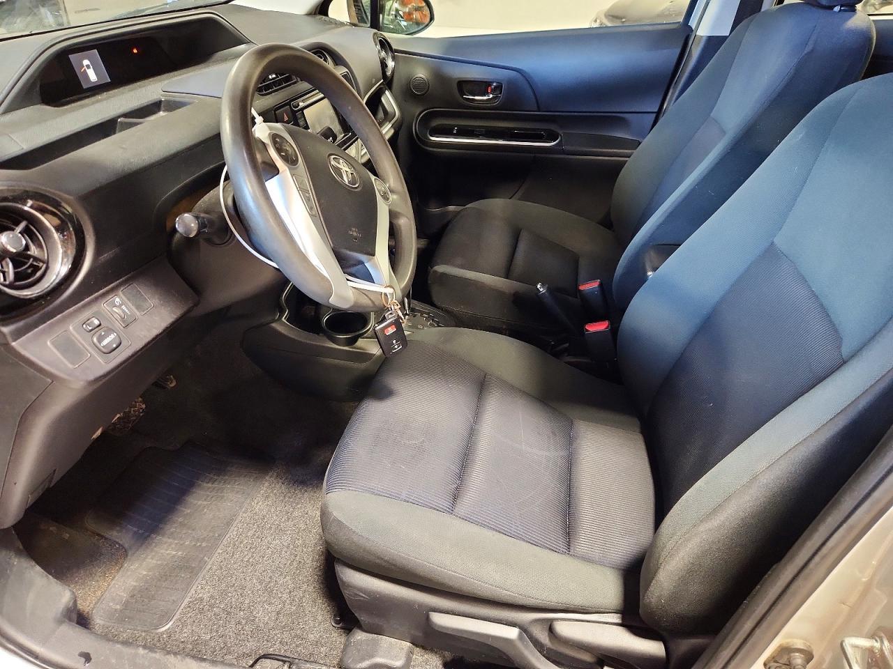 2015 Toyota Prius C Three - Фото 7