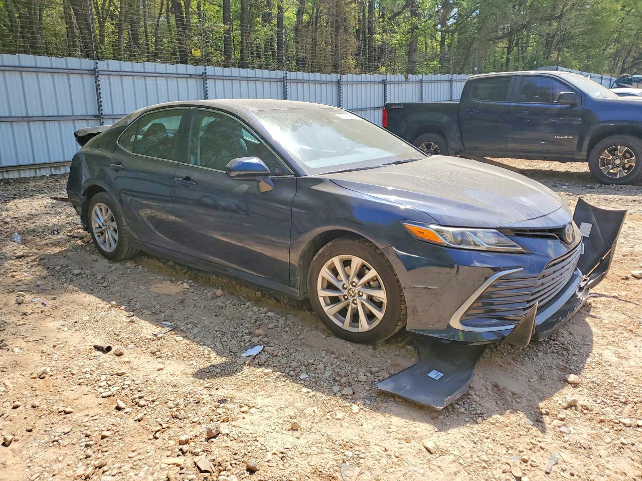 2021 Toyota Camry Le - Фото 4