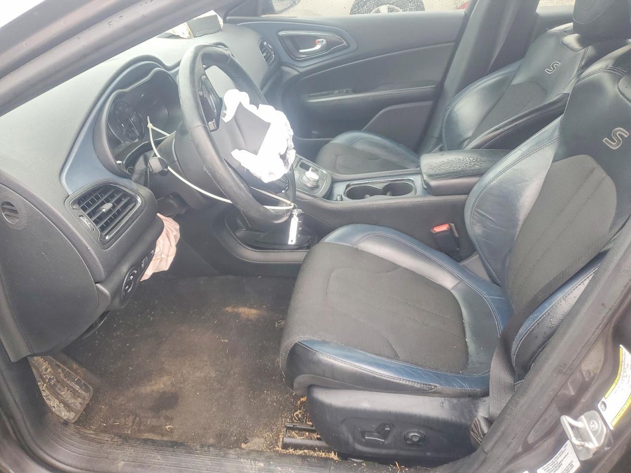 2016 Chrysler 200 S - Image 7