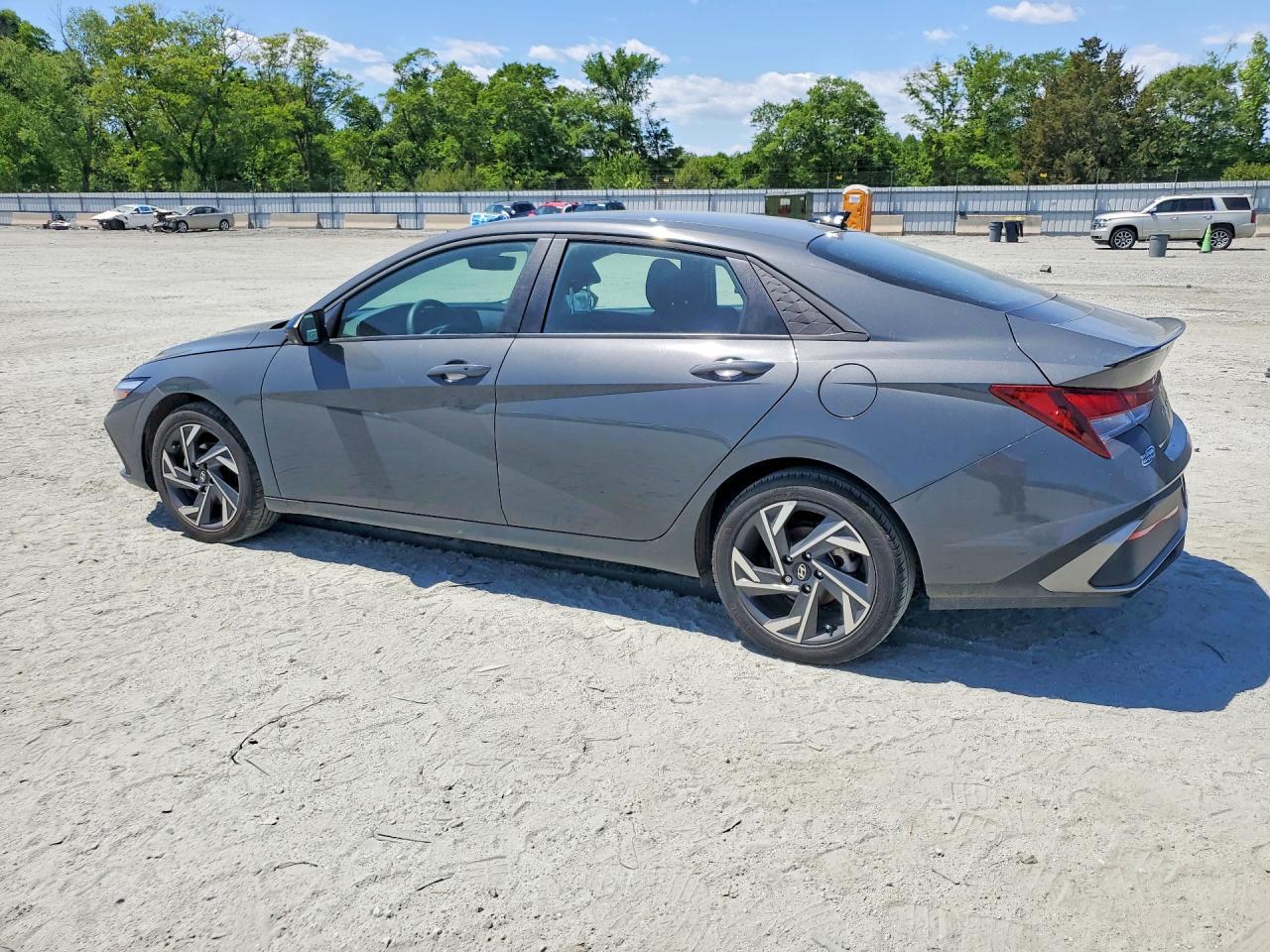 2025 Hyundai Elantra Sel Sport - Image 2