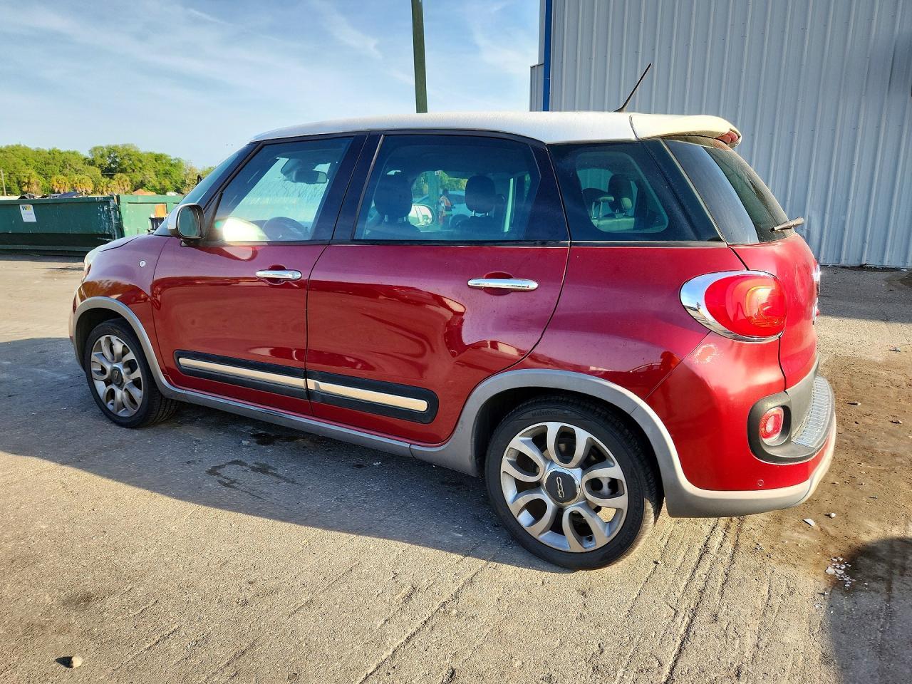 2015 Fiat 500L Trekking - Image 2