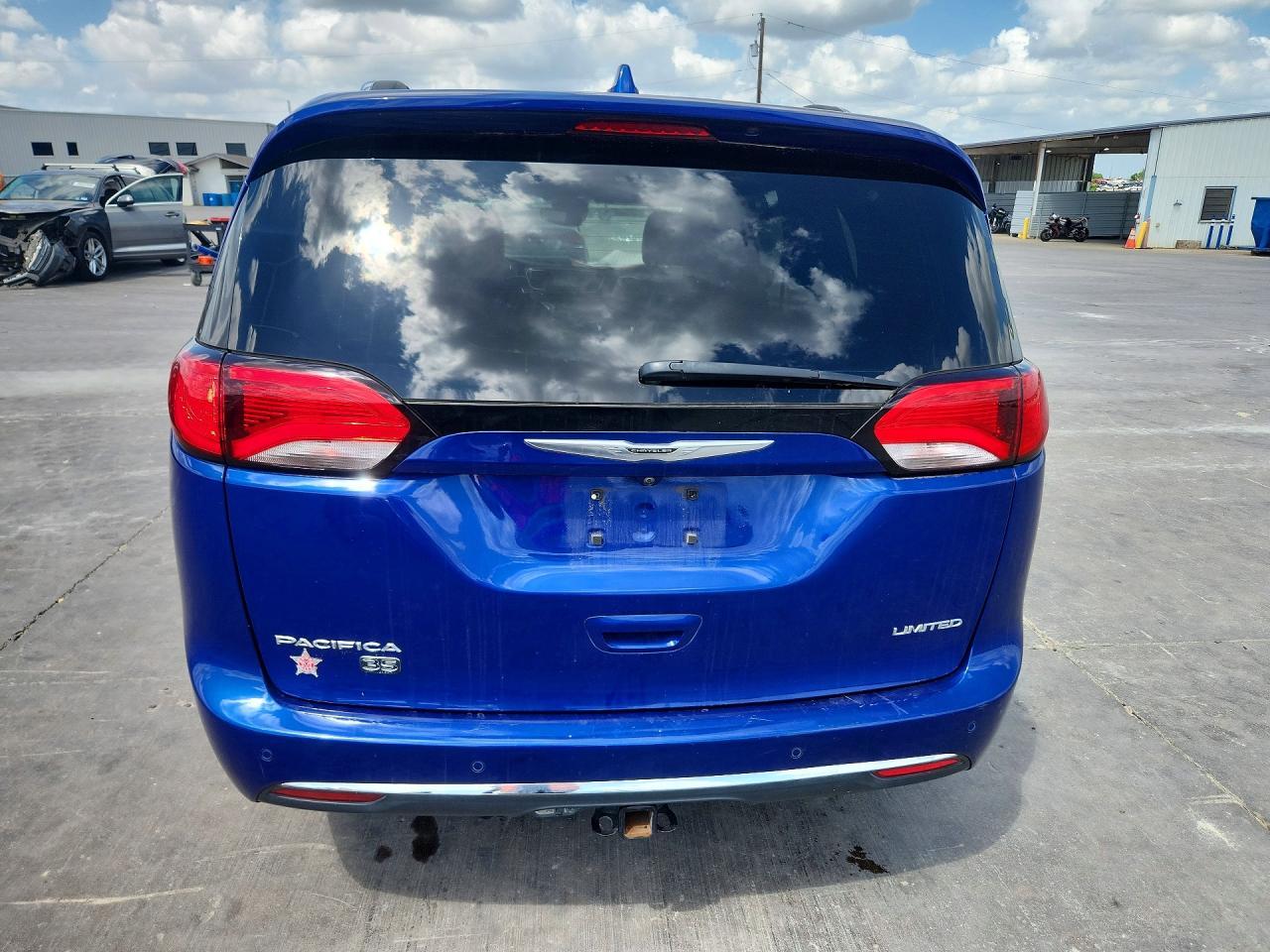 2020 Chrysler Pacifica Limited - Image 6