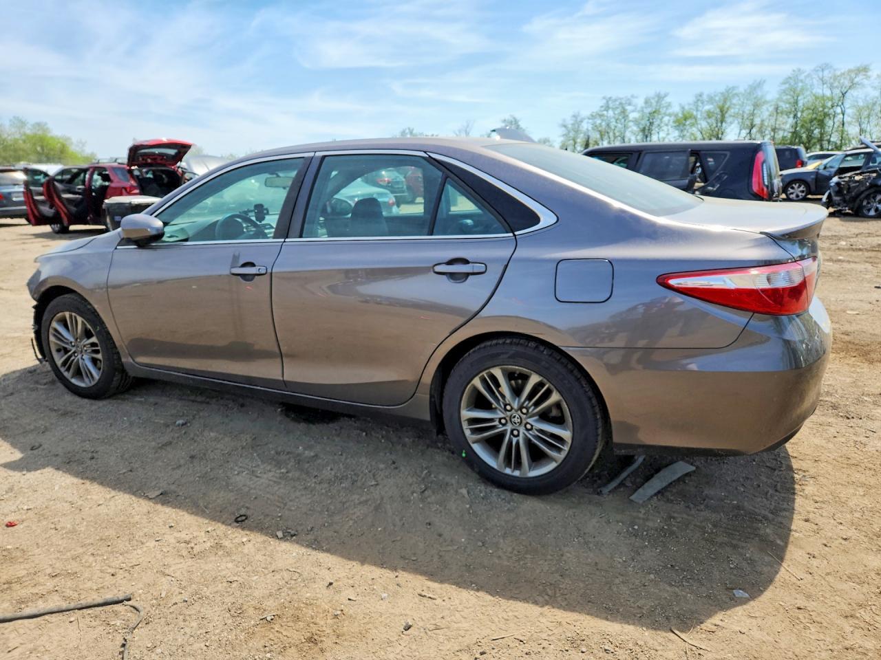 2017 Toyota Camry Se - Фото 2