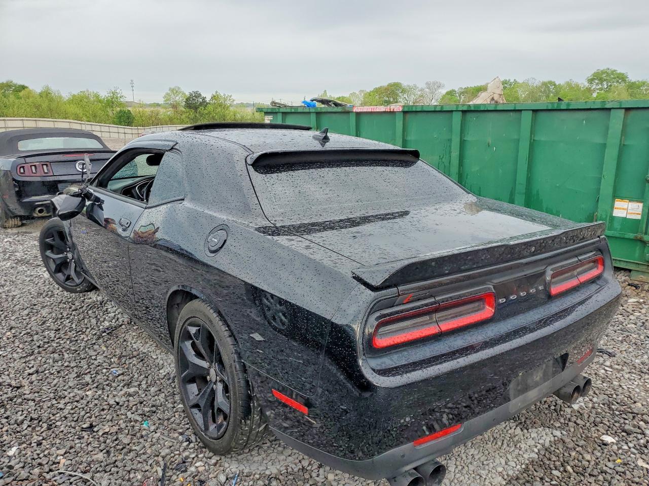 2016 Dodge Challenger R - Image 2