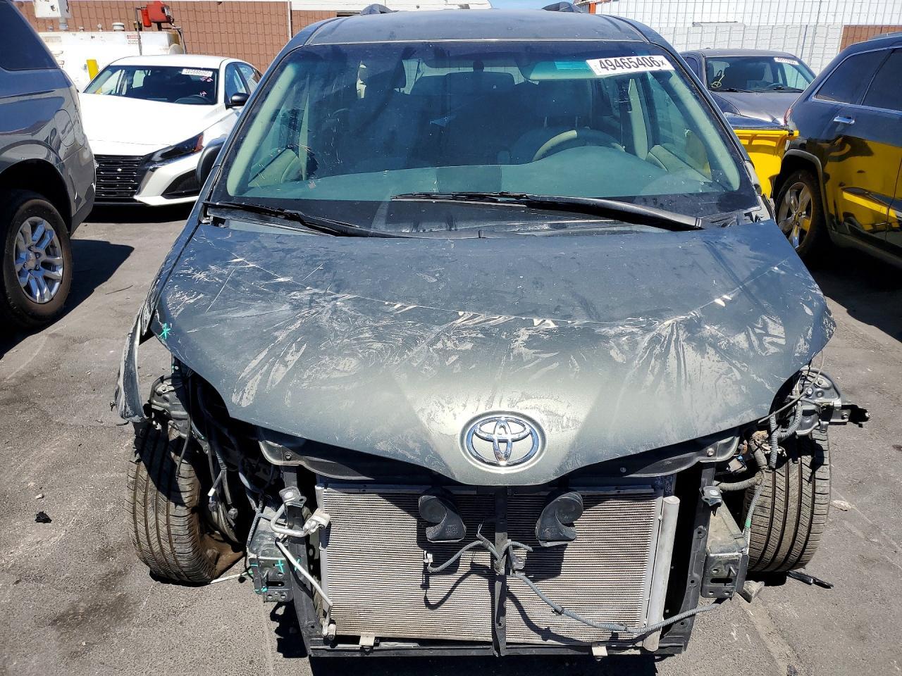 2011 Toyota Sienna Le - Image 5