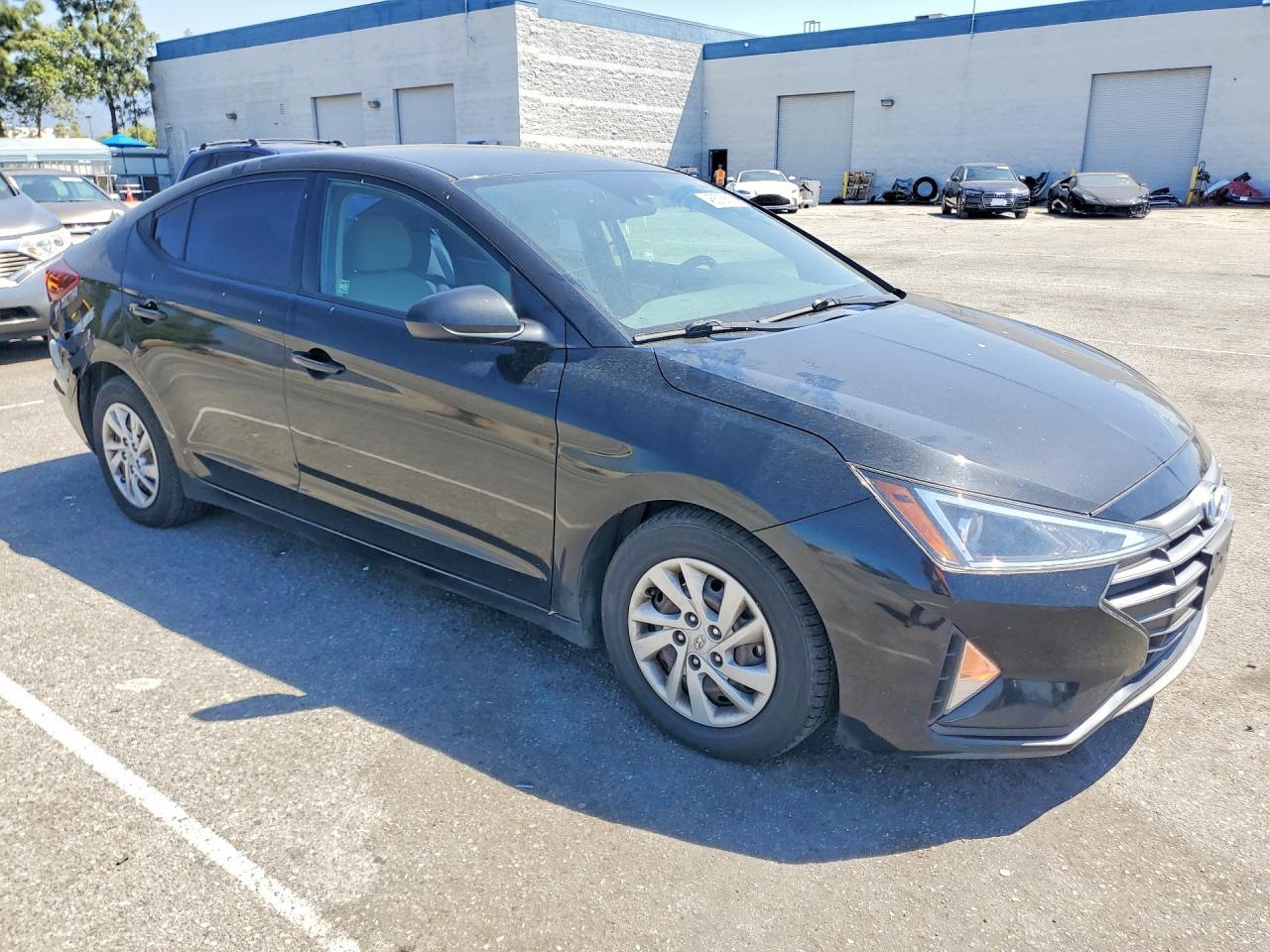 2020 Hyundai Elantra Se - Фото 4
