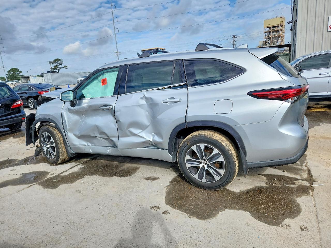 2021 Toyota Highlander Xle - Фото 2