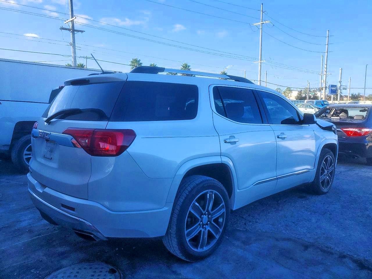 2017 GMC Acadia Denali - Фото 3
