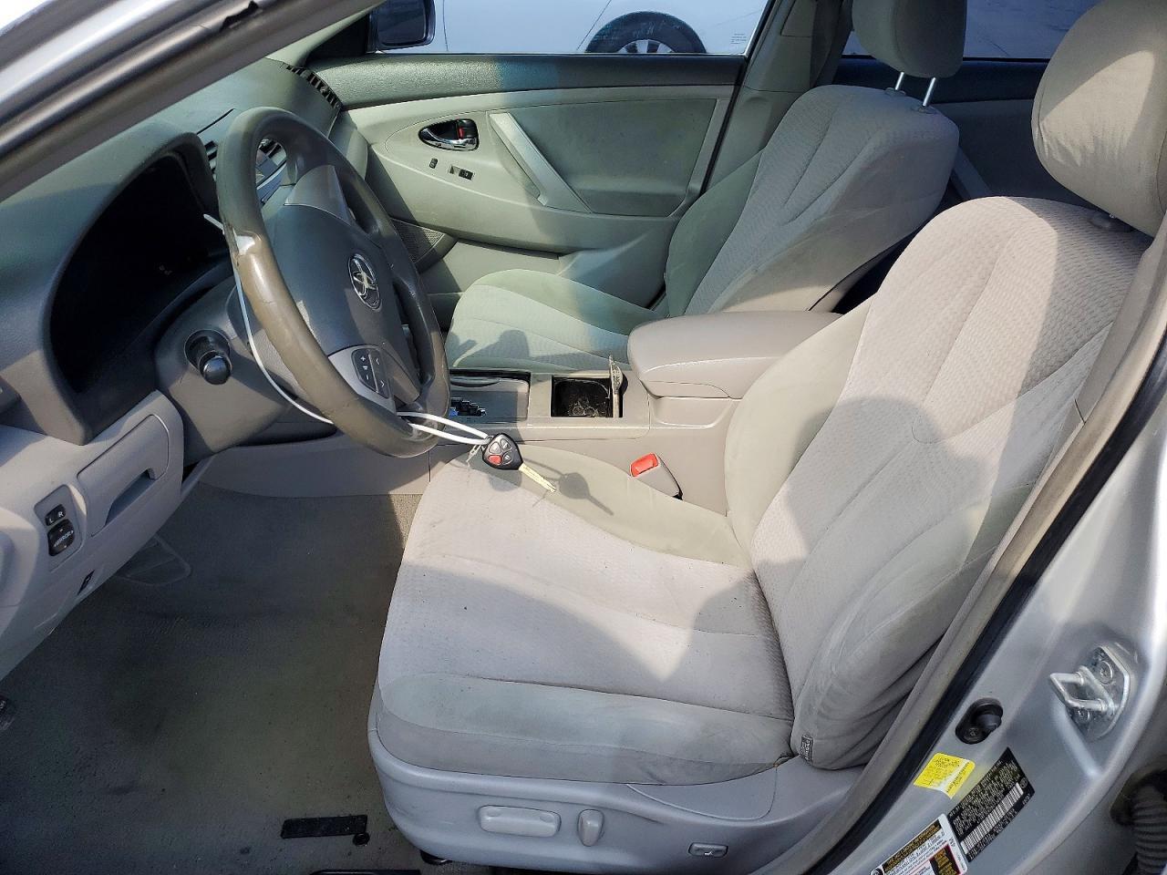2011 Toyota Camry Le - Фото 7