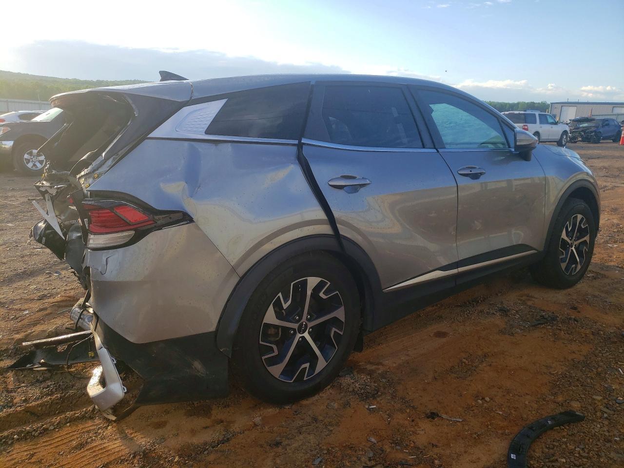 2024 Kia Sportage Ex - Image 3