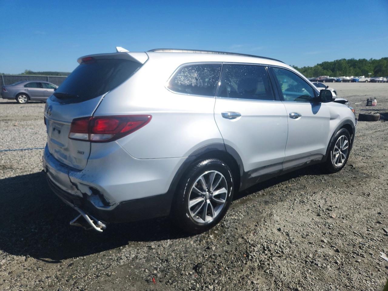 2017 Hyundai Santa Fe Se - Фото 3