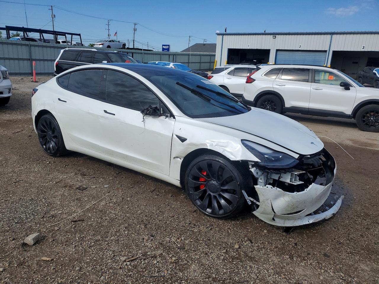 2023 Tesla Model 3 - Фото 4