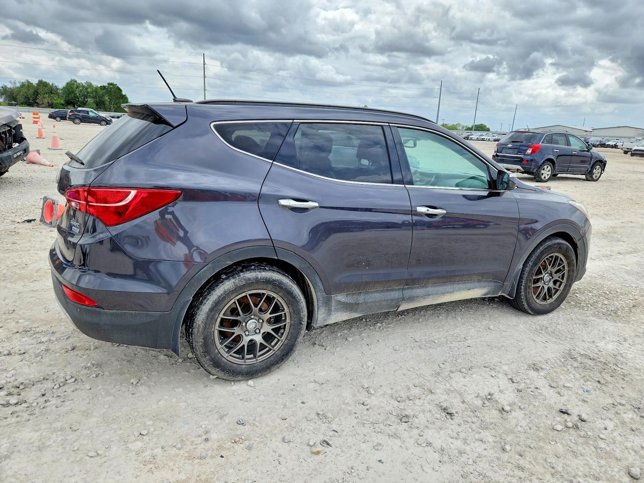 2015 Hyundai Santa Fe Sport 2.4L - Image 3