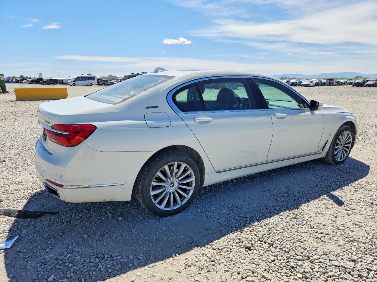 2018 BMW 740 Xe - Image 3