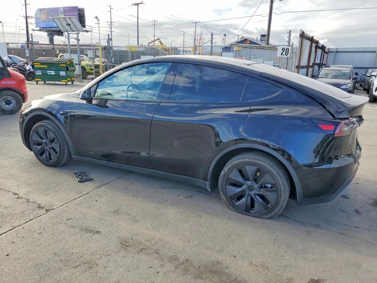2025 Tesla Model Y - Image 2