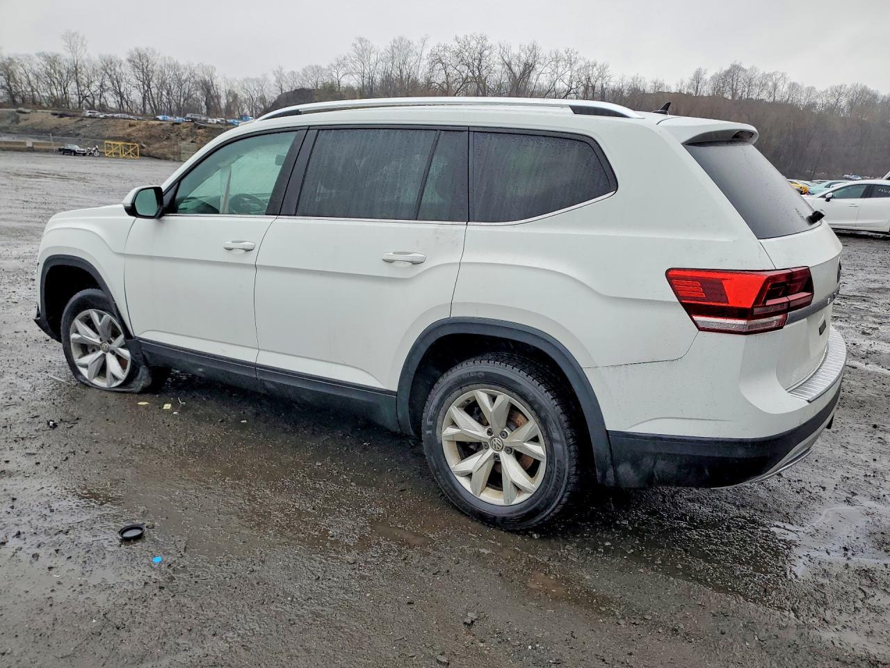 2019 Volkswagen Atlas S - Image 2