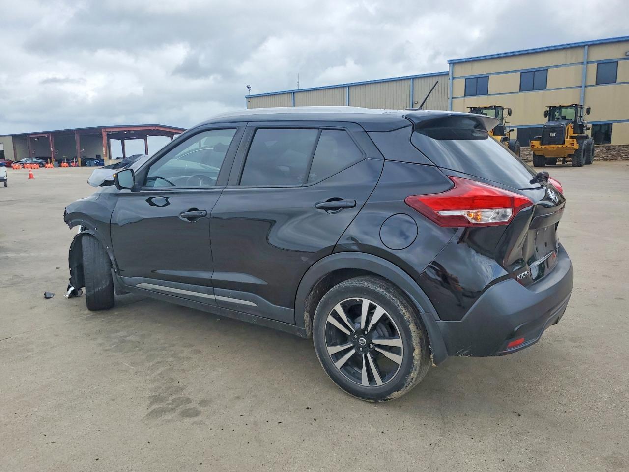2019 Nissan Kicks Sr - Image 2