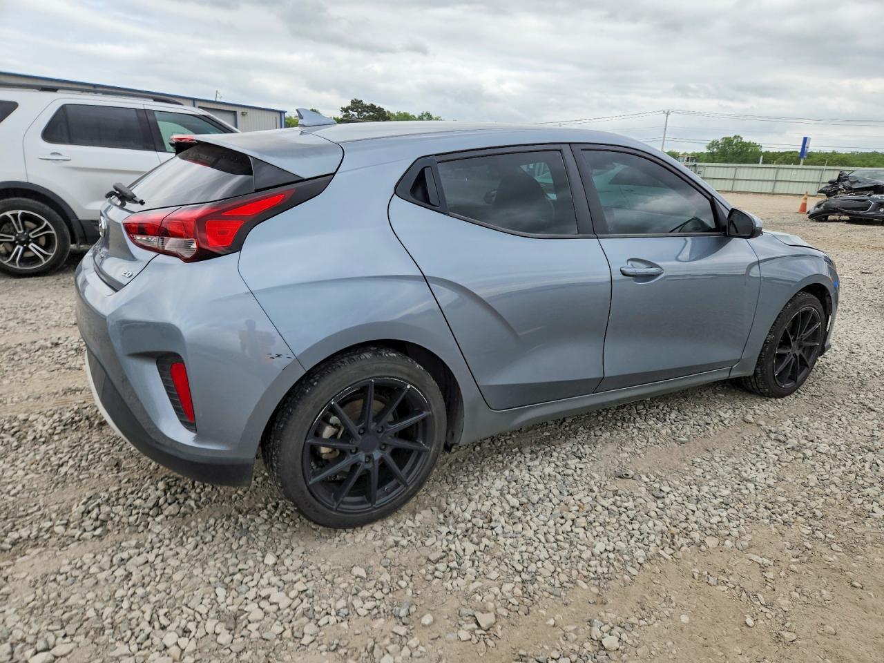 2019 Hyundai Veloster 2.0L - Image 3