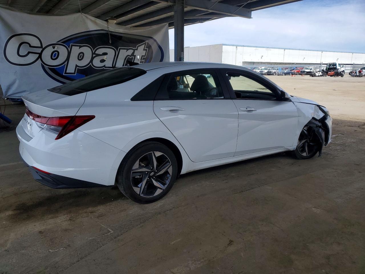 2023 Hyundai Elantra Sel - Фото 3