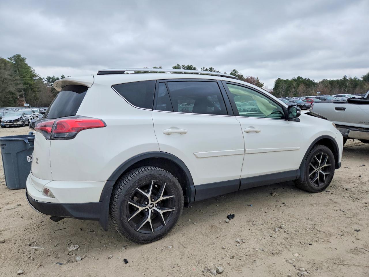 2016 Toyota Rav4 Se - Фото 3