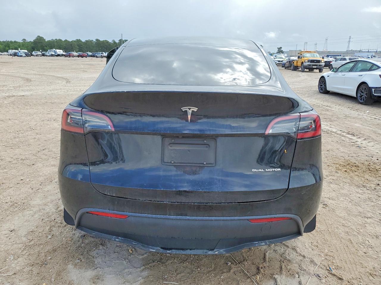 2023 Tesla Model Y - Фото 6